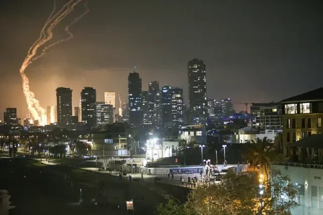 伊朗军队对以色列特拉维夫发动报复性袭击