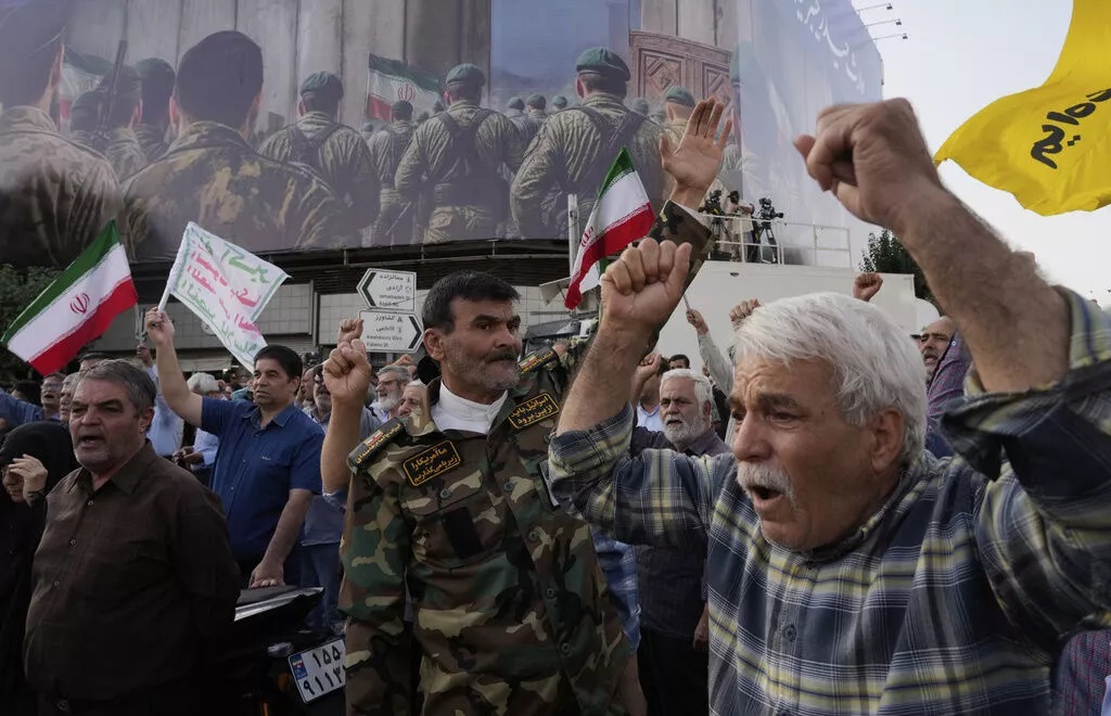 伊朗德黑兰民众抗议美军袭击核设施